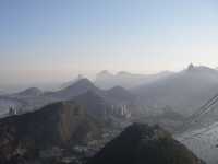 Voir l'image Bra04710-Rio_pain_sucre---GM--IMGP0838.JPG : Le relief tourmenté de Rio