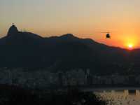 Voir l'image Bra04800-Rio_pain_sucre---LD--IMG_5718.JPG : Couché de soleil avec El Christo qui veille toujours