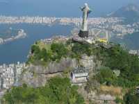 Voir l'image Bra05730-rio_le_corcovado-LD--IMG_5891.JPG : Le Corcovado et la lagune derrière