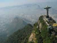 Voir l'image Bra05740-rio_le_corcovado-LD--IMG_5894.JPG : Le Corcovado au fond le Pain de Sucre
