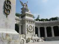 Voir l'image 01_01_00030.Mexico_Ville.IMG_0928.JPG : L'Hemiciclo a Juárez