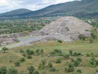 Voir l'image 01_03_00220.Mexico_teotihuacan.IMG_0860.JPG : Pyramide de la lune