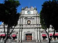 Voir l'image 03_01_00010.Puebla_Ville.IMG_1170.JPG : l'hôtel de ville en cantera grise