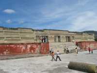 Voir l'image 04_03_00130.Oaxaca_Mitla.IMG_1477.JPG : Grupo de las Columnas