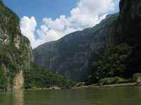 Voir l'image 06_01_00120.Tuxtla-Guetierrez_Canon-del-sumidero.IMG_1610.JPG : 