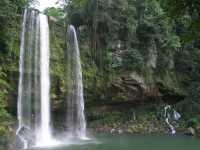 Voir l'image 08_04_00030.Palenque_Mizol-Ha.IMG_2096.JPG : 