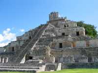 Voir l'image 09_02_00040.Campeche_Edzna.IMG_2177.JPG : Edificio de los Cinco Pisos (31m)