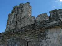 Voir l'image 09_02_00050.Campeche_Edzna.IMG_2193.JPG : Edificio de los Cinco Pisos (haut)