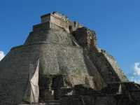 Voir l'image 10_01_00080.Uxmal_Uxmal.IMG_2242.JPG : La pyramide du devin
