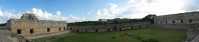 Voir l'image 10_01_00370.Uxmal_Uxmal.pano10.JPG : Le quadrilatère des Nonnes (coté sud)