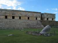 Voir l'image 10_01_00420.Uxmal_Uxmal.IMG_2345.JPG : Le palais du Gouverneur