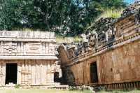 Voir l'image 10_02_00020.Uxmal_Labna.F1030019.JPG : Le palais principal