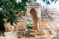 Voir l'image 10_02_00090.Uxmal_Labna.F1030023.JPG : L'arche