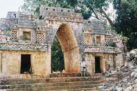 Voir l'image 10_02_00100.Uxmal_Labna.F1030024.JPG : 