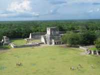 Voir l'image 11_02_00080.Chichen-Itza_Chichen-Itza.IMG_2738.JPG : Le jeu de balle (une partie)